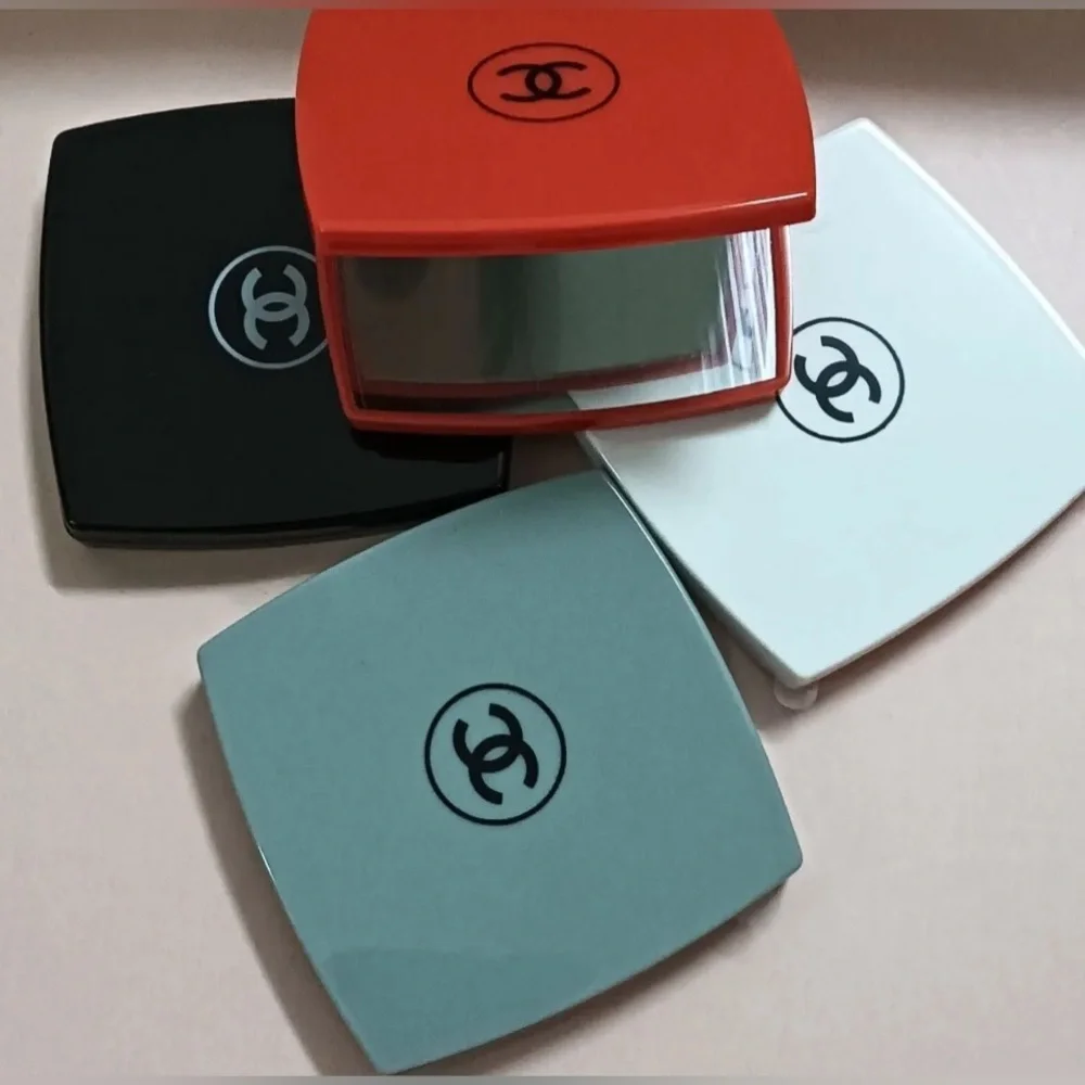 CHANEL DUAL COMPACT MIRROR - LIMITED STOCK SAGE GREEN WITH BOX/VELVET DUSTBAG - Picture 4 of 15